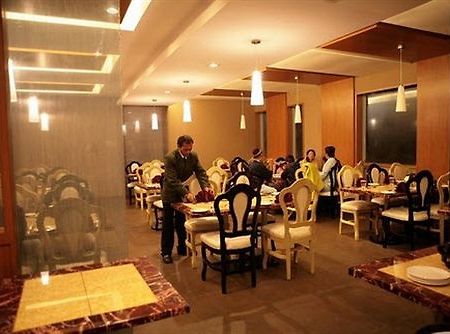 Deccan Plaza Hotel - Ooty Eksteriør bilde